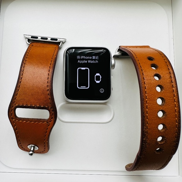 Apple Watch Series 3 GPS+Cellular - Picture 1 of 12